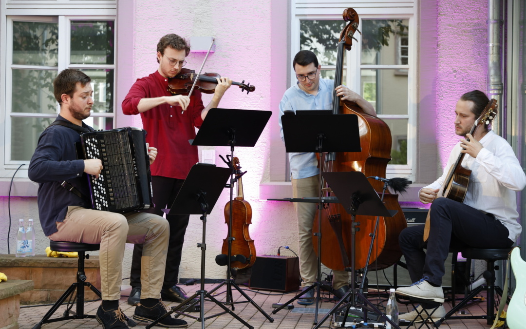 Borsch4Breakfast ernten beim Konzert der Stadt stürmischen Applaus