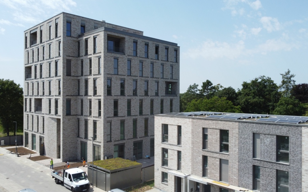 Markanter Meilenstein: Fertigstellung von „Turm am Bach“