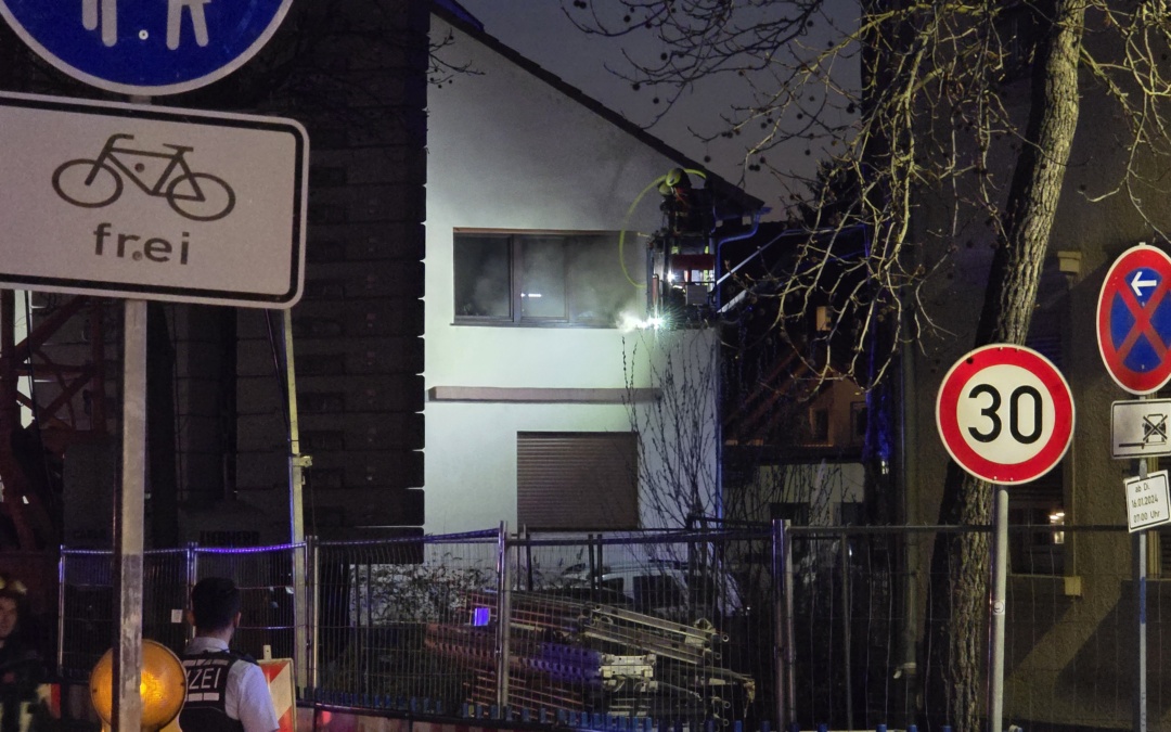 Wohnhausbrand in Wiesloch: Feuerwehr rettet 73-jährige Bewohnerin