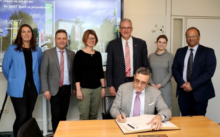 Indischer Botschafter zu Besuch im Rathaus Walldorf