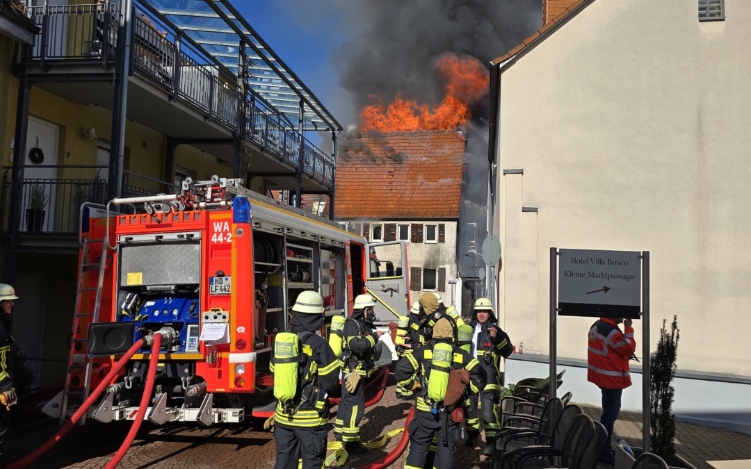Walldorf: Brand von fünf Gebäuden – Millionen-Schaden und mehrere Verletzte