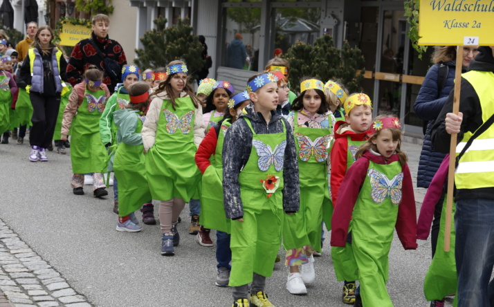 Sommertagszug und Frühlingsfest in Walldorf