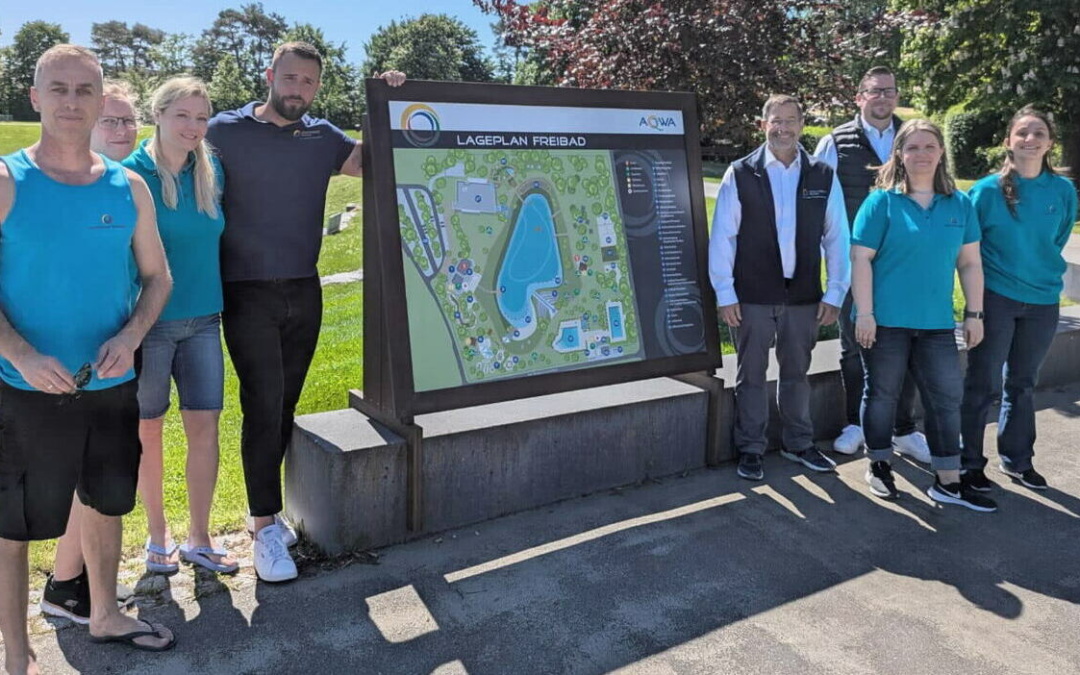 AQWA Walldorf: Badegäste mit Sekt und Blumen begrüßt