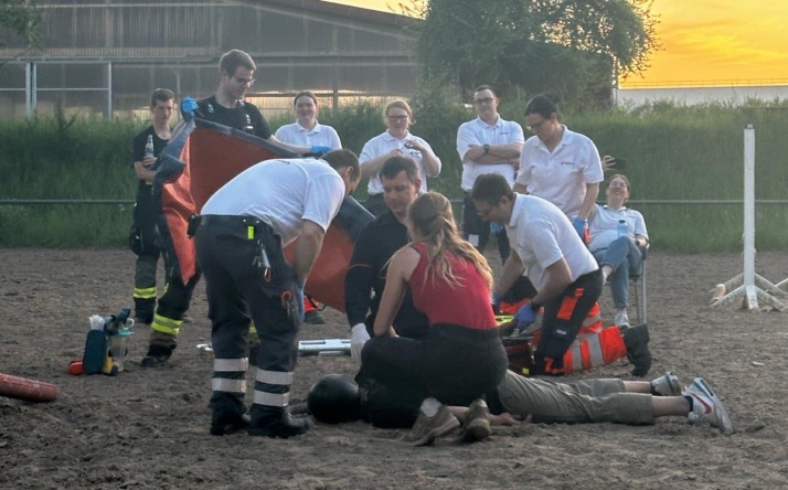 Realistische Übung für den Notfall im Reitsport