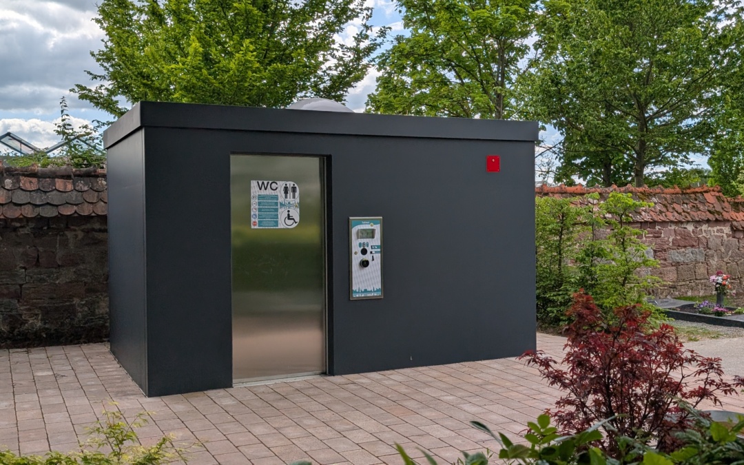 Neue Toilettenanlage auf dem Wieslocher Hauptfriedhof eröffnet