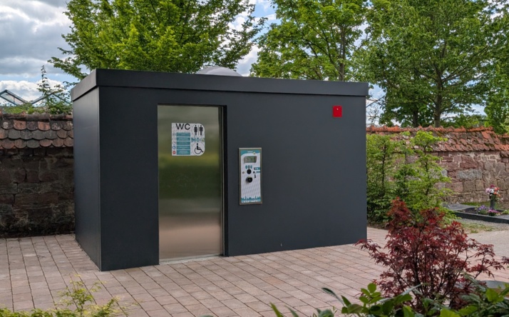 Neue Toilettenanlage auf dem Wieslocher Hauptfriedhof eröffnet