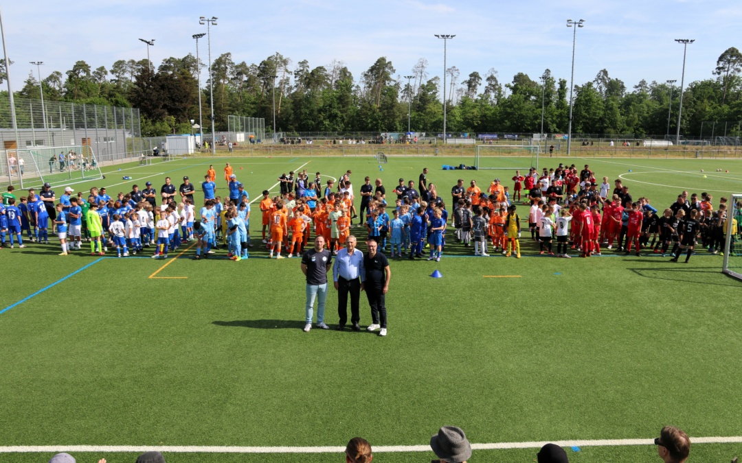 Über 300 Kinder beim Spielfest von Anpfiff ins Leben