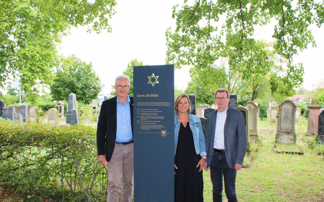 Walldorf: Neue Gedenktafel-Stele am jüdischen Friedhof installiert