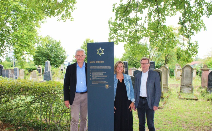 Walldorf: Neue Gedenktafel-Stele am jüdischen Friedhof installiert