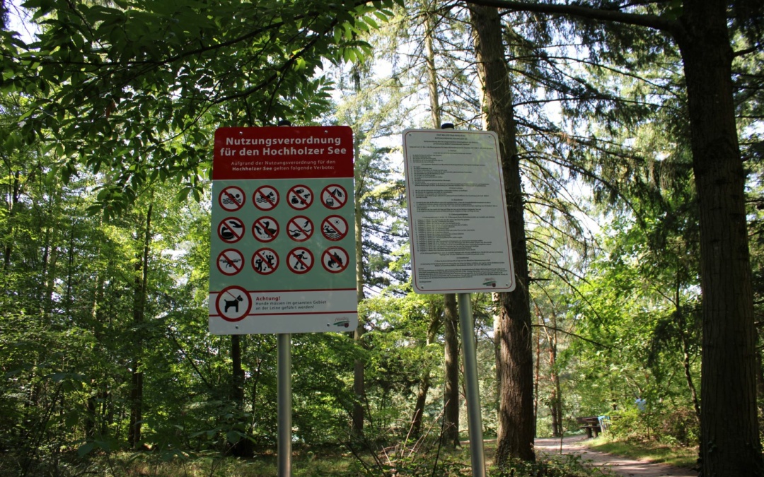 Neue Schilder rund um den Hochholzer See