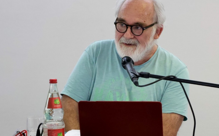 Werner Köhler unterhält mit zahlreichen Anekdoten zur Musikgeschichte