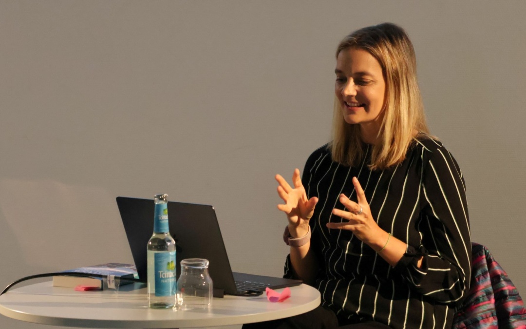 Nadine Regel spricht über ihre Wanderung über die Alpen mit Hund Ralfi