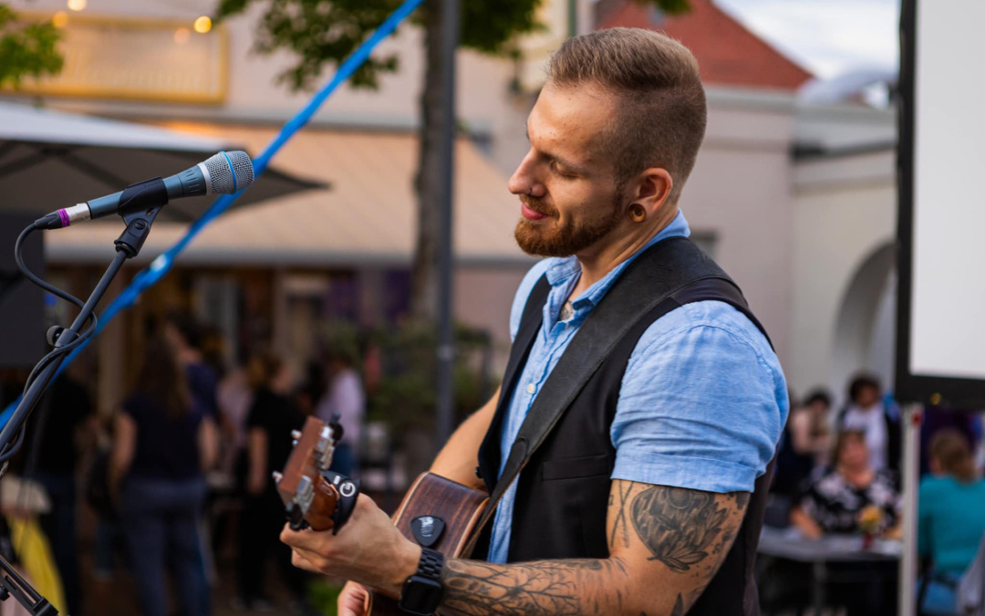 EddieS Music Lounge präsentiert: Robin Carpe solo