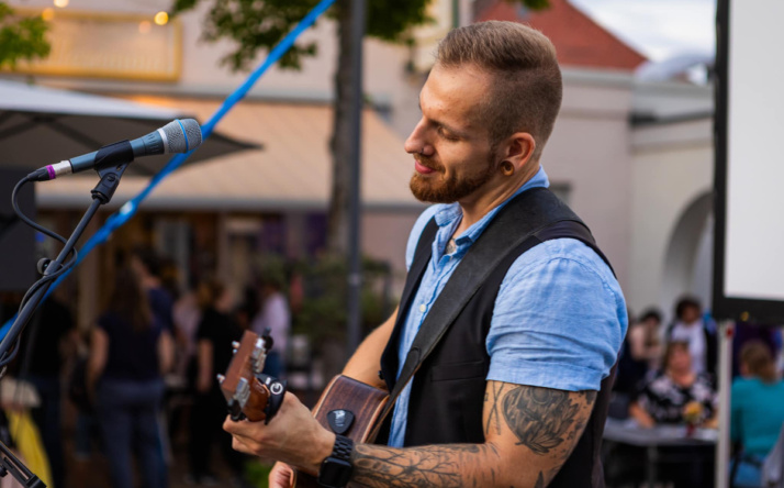 EddieS Music Lounge präsentiert: Robin Carpe solo