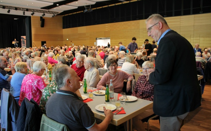 Rund 500 Menschen folgten der Einladung der Stadt Walldorf zum „Seniorentag 65plus“