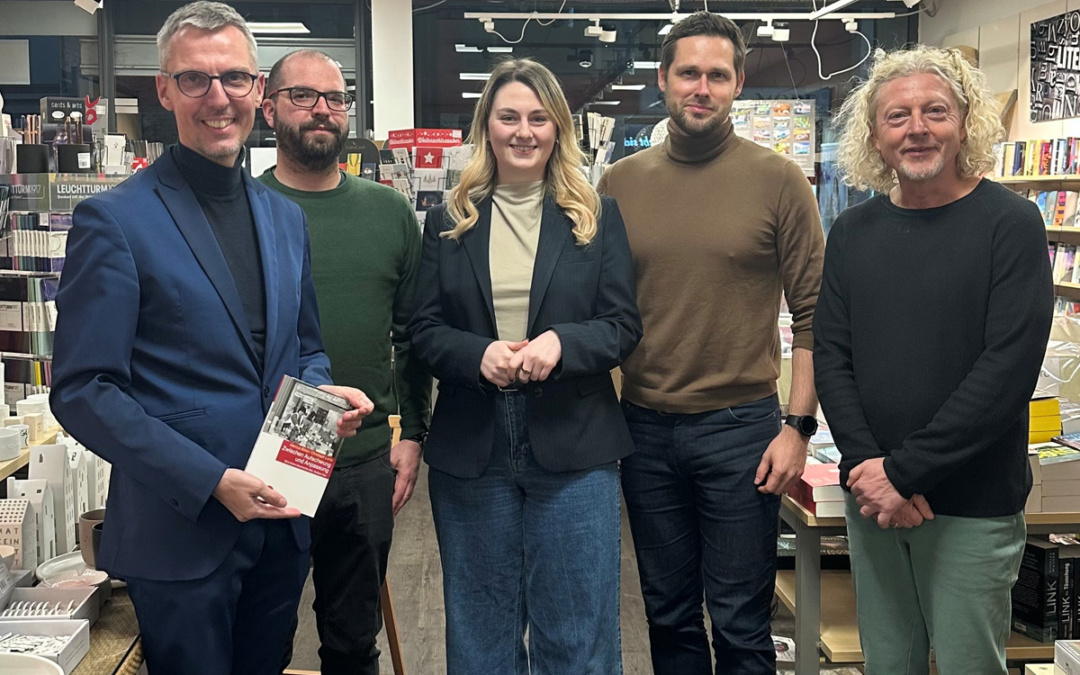 Volles Haus bei Bücher Dörner: Christoph Lorke diskutiert über Ostdeutschland und Demokratievertrauen