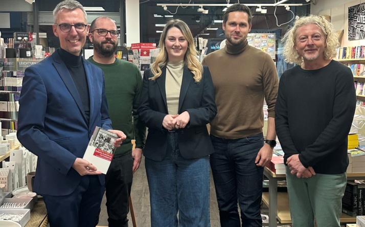 Volles Haus bei Bücher Dörner: Christoph Lorke diskutiert über Ostdeutschland und Demokratievertrauen