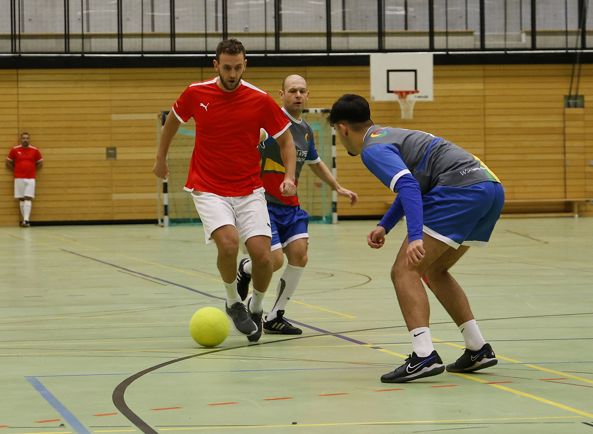 Rathaus-Elf holt den Wanderpokal – Behördenfußballturnier mit unterhaltsamen und fairen Spielen
