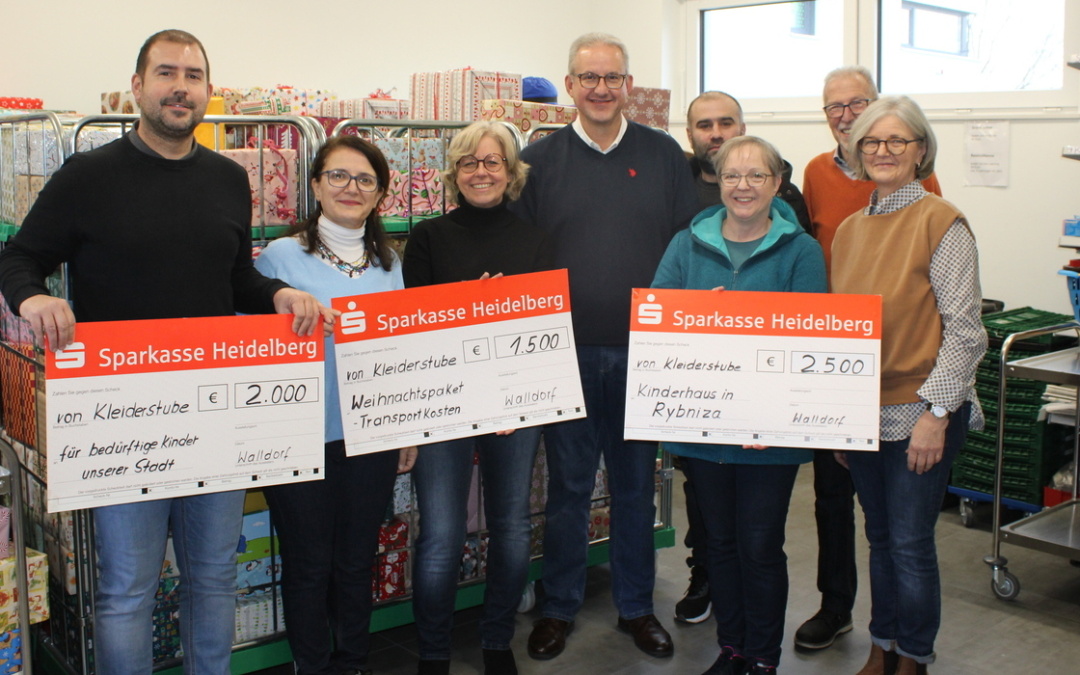 Walldorf: Bürgermeister dankt der Kleiderstube – Weihnachtspakete und Spenden