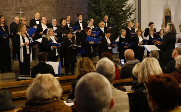 Stehender Applaus für den „Choeur des Cordeliers“