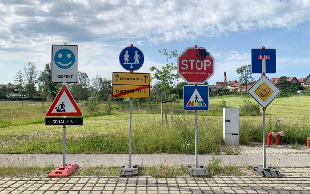 Verkehrsschilder der Gerechtigkeit