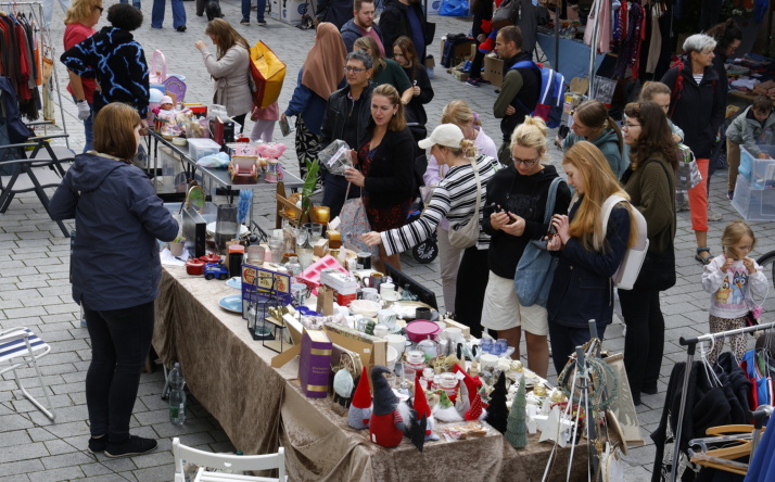 Flohmarkt in der Hauptstraße am 04. Juli 2026