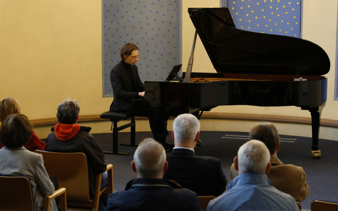 Victor Nicoara begeistert mit Klavierabend zwischen Spätromantik und früher Moderne