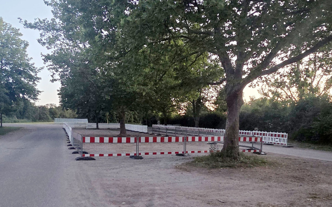 Teilsperrung des Freibadparkplatzes