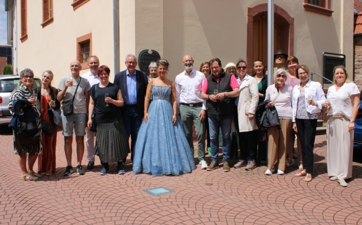 Besuch aus der französischen Partnerstadt Saint-Max beim Spargelmarkt