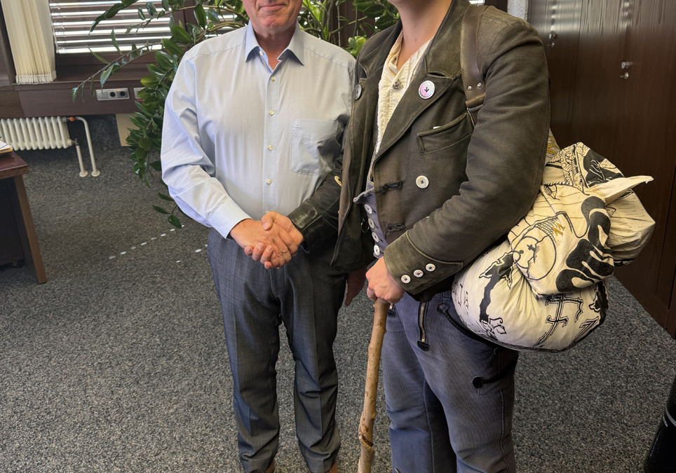 Ein Wandersmann auf der Walz zu Gast im Wieslocher Rathaus