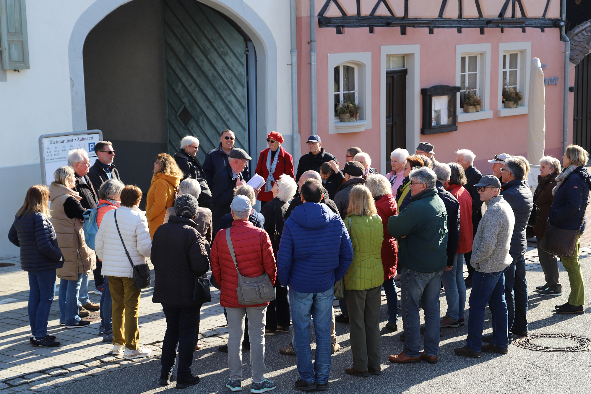 Historischer Stadtspaziergang geht in die zweite Runde – 40 Teilnehmer erfahren zum Auftakt viel Wissenswertes