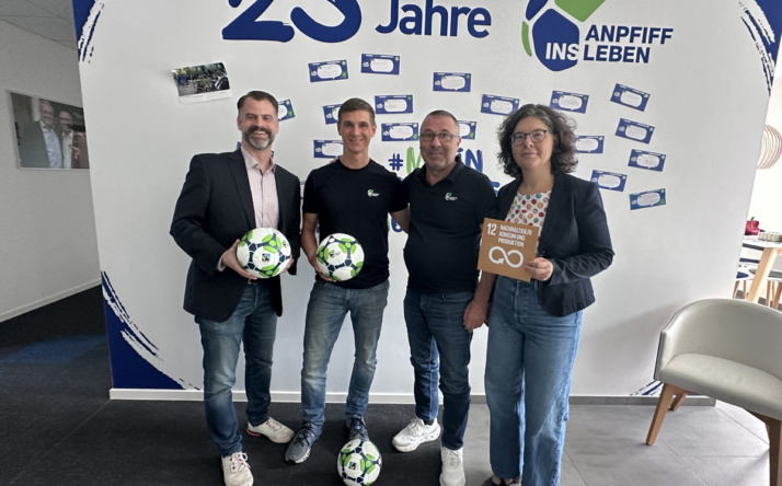 Anpfiff ins Leben beschafft 900 fair gehandelte Fußbälle
