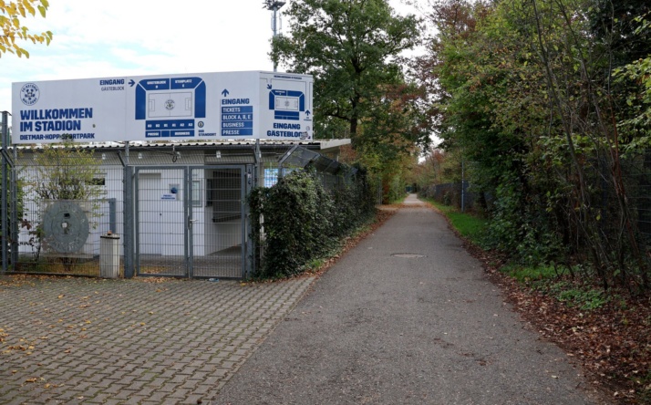 Auf dem Willi-Kempf-Weg zum Stadion